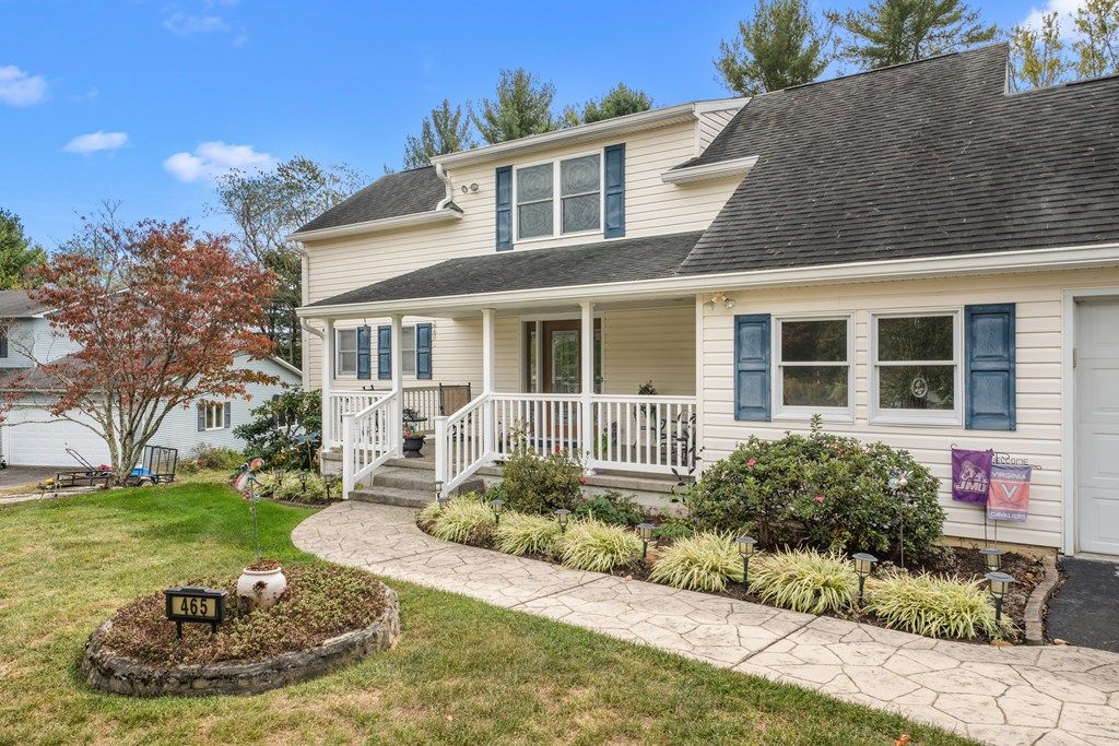 Photo of 465 Lakeview Dr, Wytheville, VA 24382 (MLS # 103729)