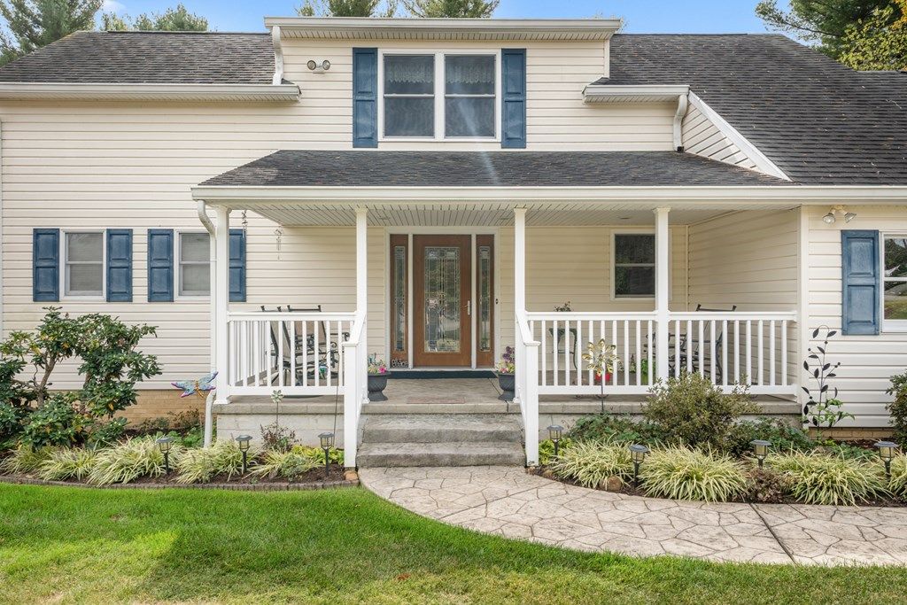 Photo of 465 Lakeview Dr, Wytheville, VA 24382 (MLS # 103729)