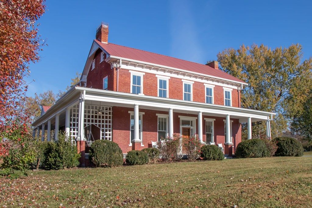 Photo of 240 Maplehurst Lane, Bluff City, TN 37618 (MLS # 104017)