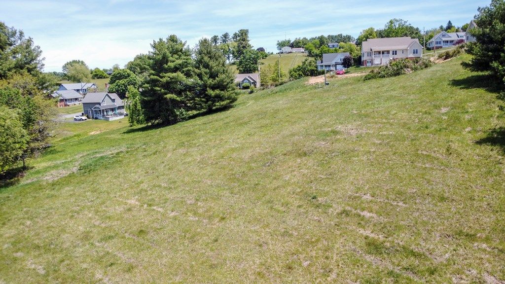 Photo of 110 Carriage Dr #61-11, Galax, VA 24333 (MLS # 110128)