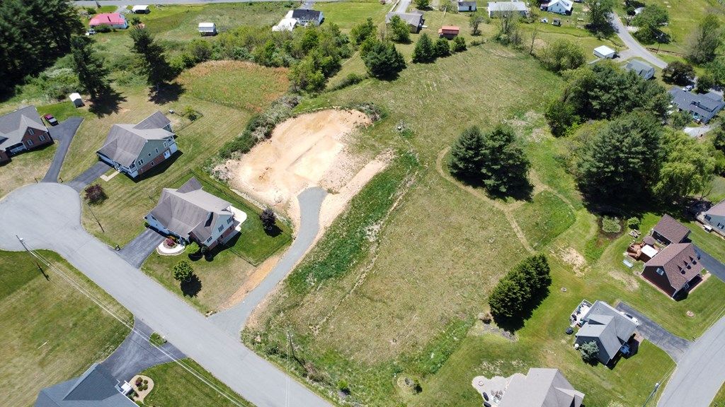 Photo of 110 Carriage Dr #61-11, Galax, VA 24333 (MLS # 110128)
