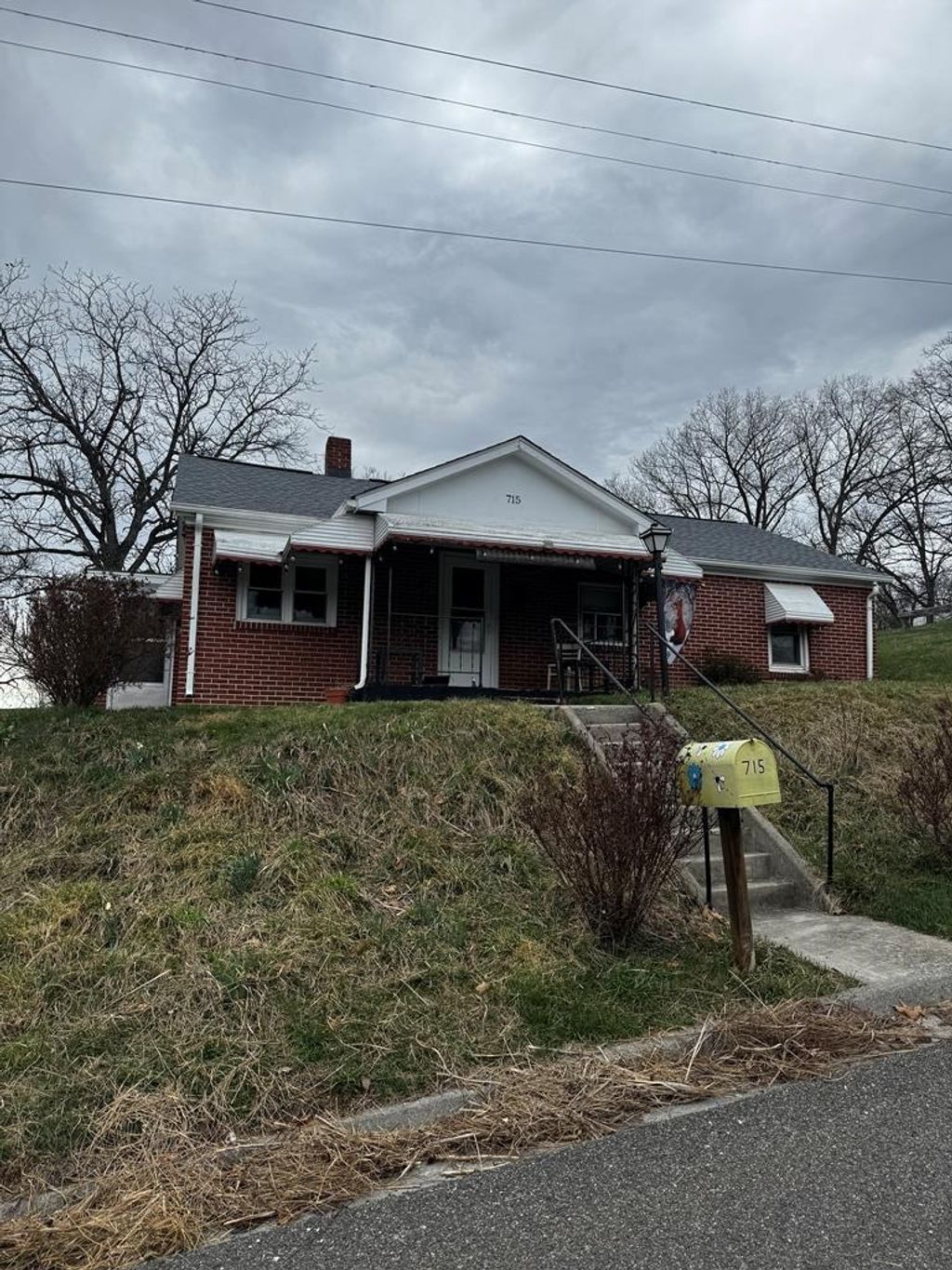 Photo of 715 Franklin Ave, Pulaski, VA 24301 (MLS # 109134)