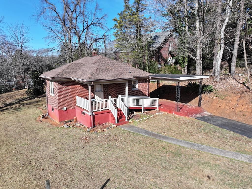 Photo of 318 W Blue Ridge St, Stuart, VA 24171 (MLS # 104267)