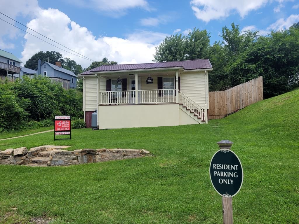 Photo of 509 Riverview Ave, Fries, VA 24330 (MLS # 100469)