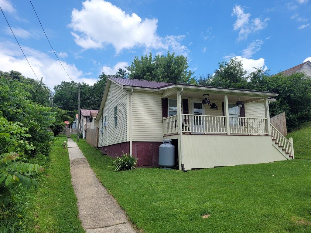 Photo of 509 Riverview Ave, Fries, VA 24330 (MLS # 100469)
