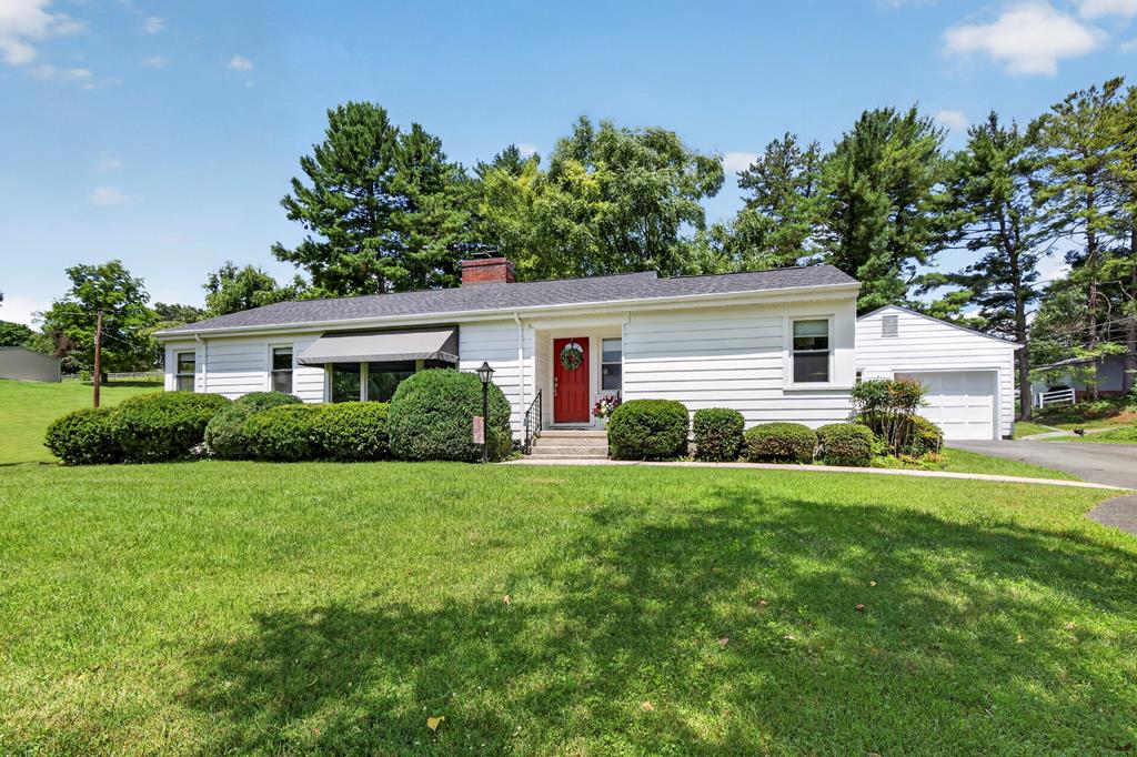 Photo of 299 Old Eleven Dr, Abingdon, VA 24210 (MLS # 110635)