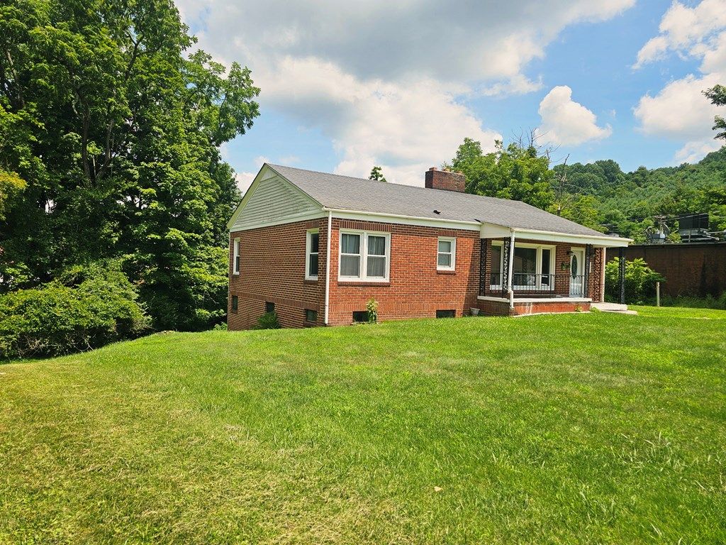 Photo of 134 Annex Avenue, Tazewell, VA 24651 (MLS # 111204)