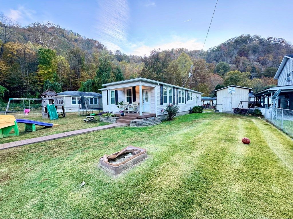 Photo of 1040 Red Jacket Rd, Oakwood, VA (MLS # 104485)