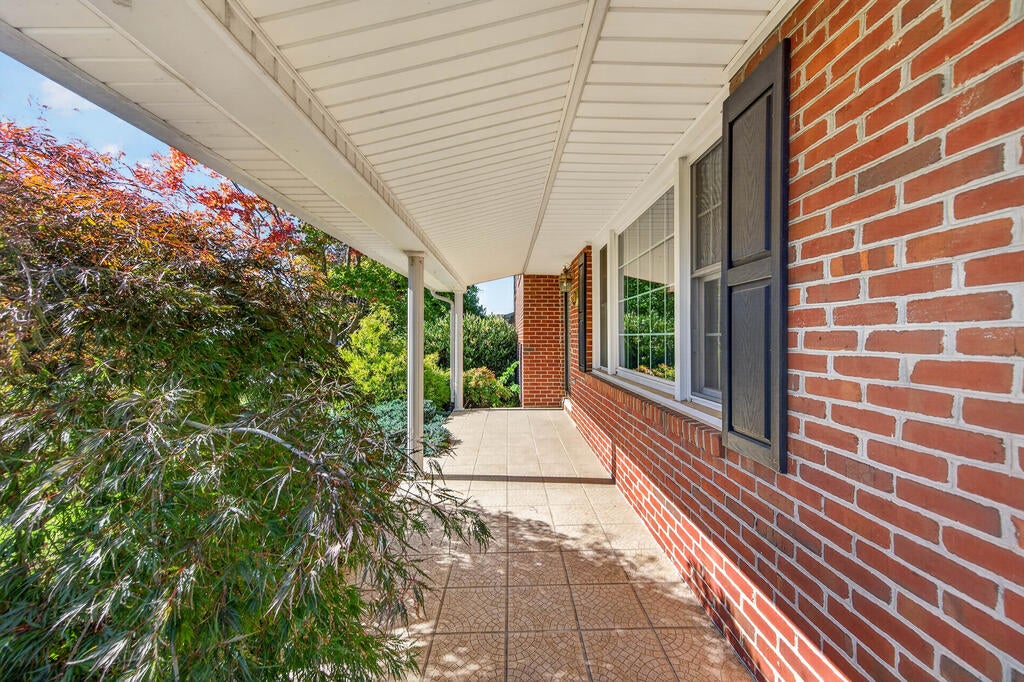 690 Mountain View Drive