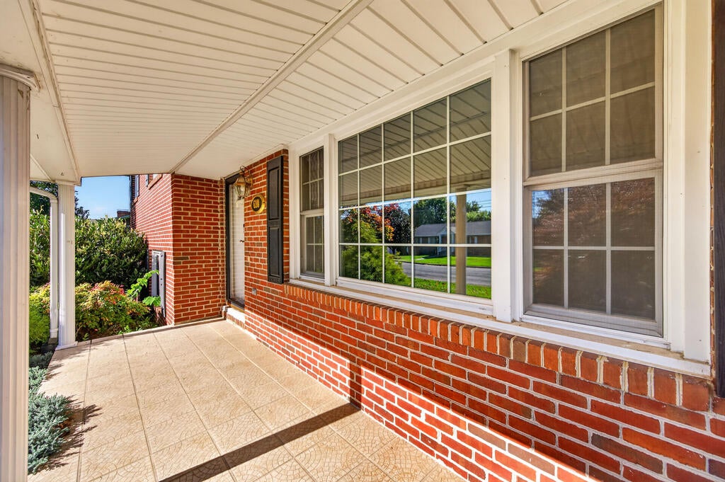690 Mountain View Drive