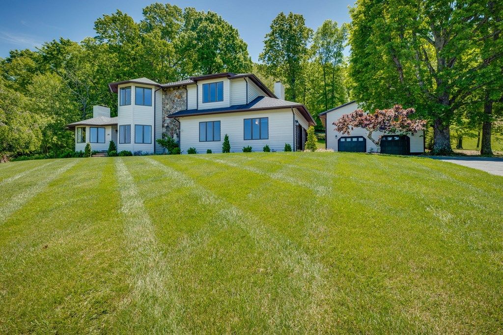 Photo of 390 Winterham Dr, Abingdon, VA 24211 (MLS # 110108)