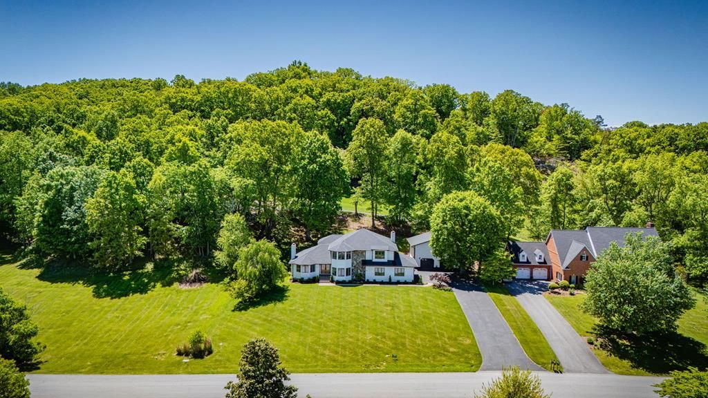 Photo of 390 Winterham Dr, Abingdon, VA 24211 (MLS # 110108)