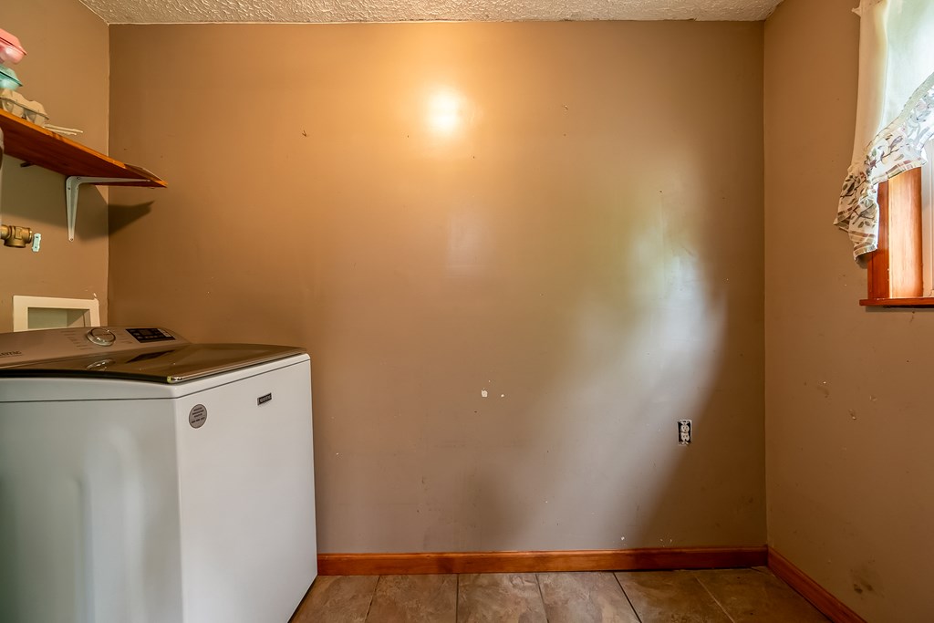 Max Meadows, Virginia 24360, United States, 1 Bedroom Bedrooms, ,1 BathroomBathrooms,Residential,Active,141878