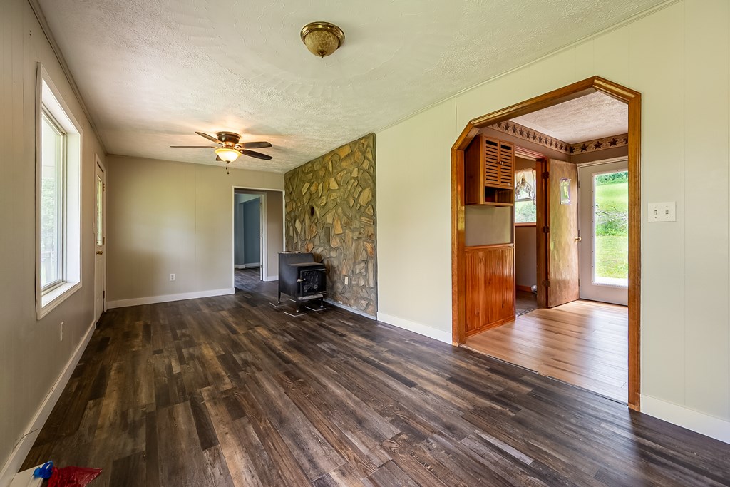 Max Meadows, Virginia 24360, United States, 1 Bedroom Bedrooms, ,1 BathroomBathrooms,Residential,Active,141878