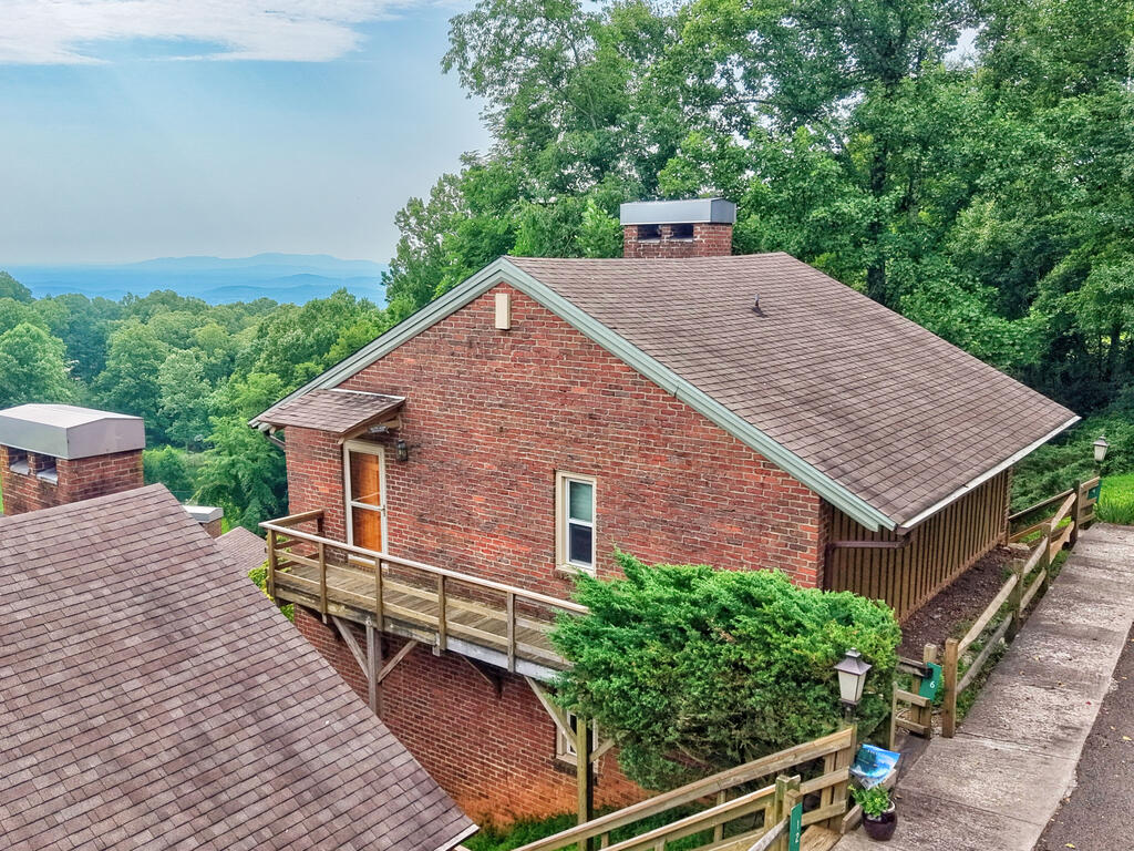 Photo of 6 Doe Highlands Dr, Hillsville, VA 24343 (MLS # 111444)