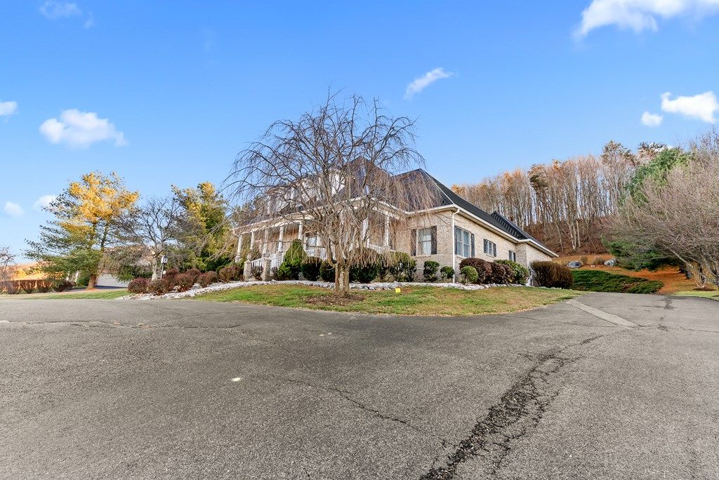 Photo of 165 Century Ct, Wytheville, VA 24382 (MLS # 104333)