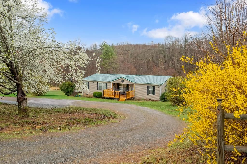 Photo of 182 Lonesome Dove Ln, Max Meadows, VA 24360 (MLS # 109217)