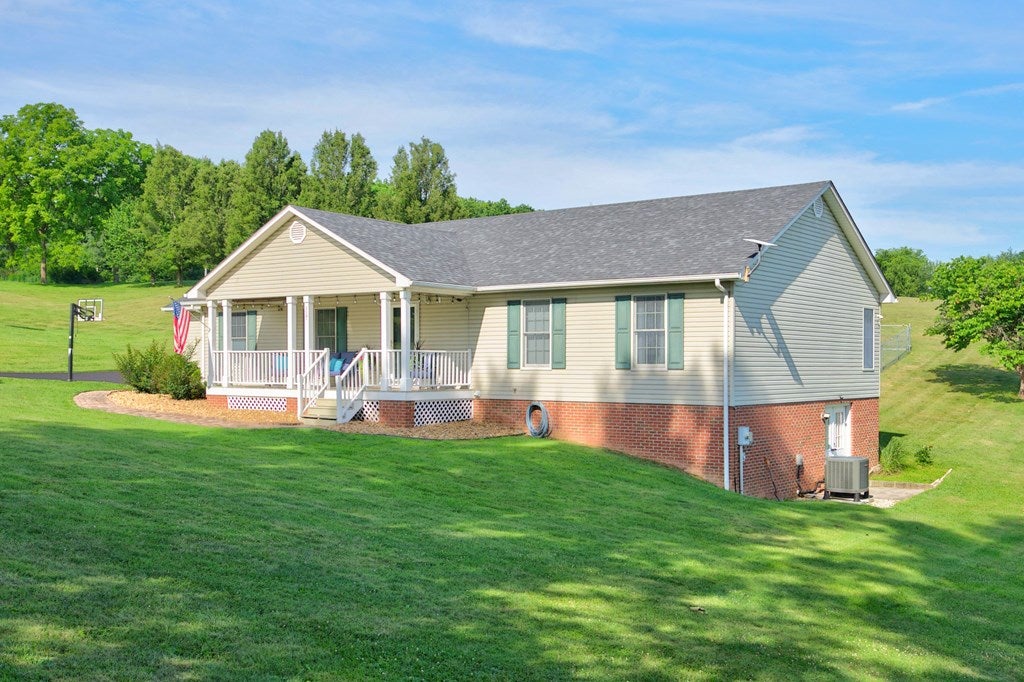 Photo of 117 Pine Ave, Rural Retreat, VA 24368 (MLS # 110740)