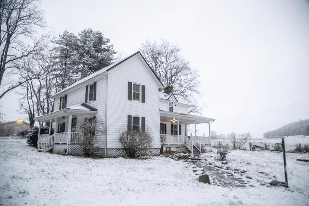 Photo of 20217 Shadowood Cir, Meadowview, VA 24361 (MLS # 104350)