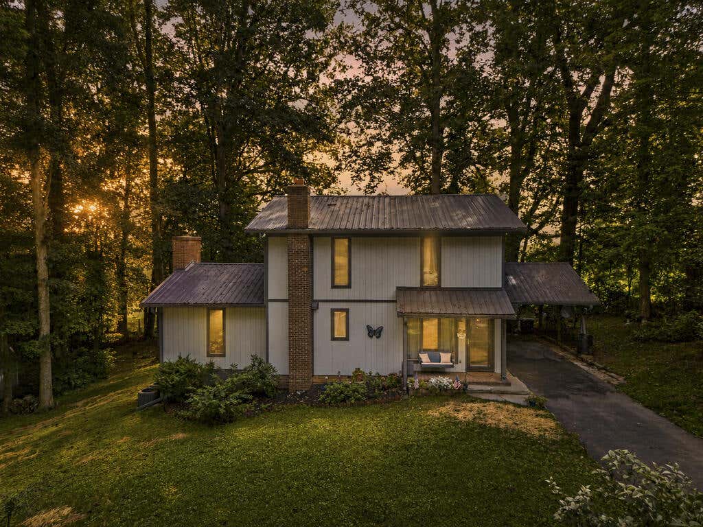 Photo of 18424 Cashmere Ct, Abingdon, VA 24210 (MLS # 111572)