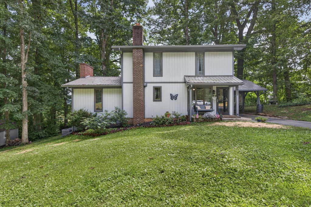 Photo of 18424 Cashmere Ct, Abingdon, VA 24210 (MLS # 111572)
