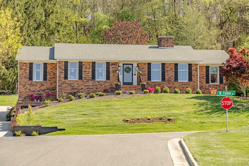 Photo of 1095 W Fulton Street, Wytheville, VA 24382 (MLS # 109725)