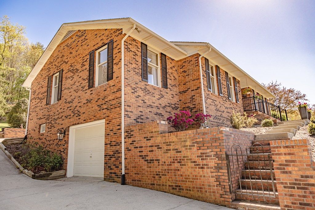 Photo of 1095 W Fulton Street, Wytheville, VA 24382 (MLS # 109725)