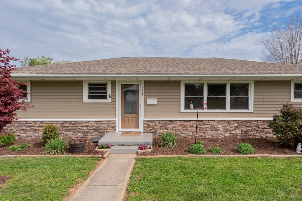 913 Locust Drive