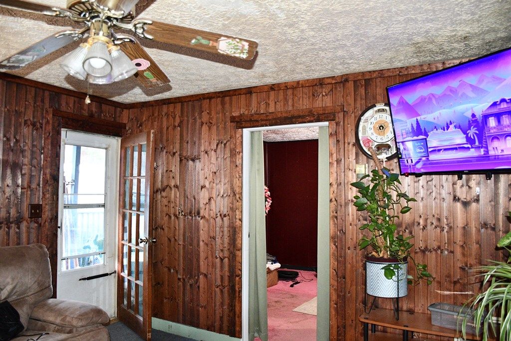 Photo of 126 Brown Bottom Ln, Cedar Bluff, VA 24609 (MLS # 105878)