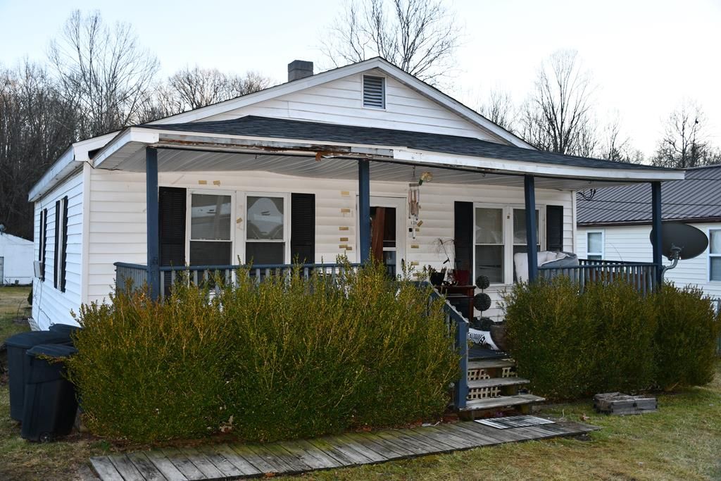 Photo of 126 Brown Bottom Ln, Cedar Bluff, VA 24609 (MLS # 105878)