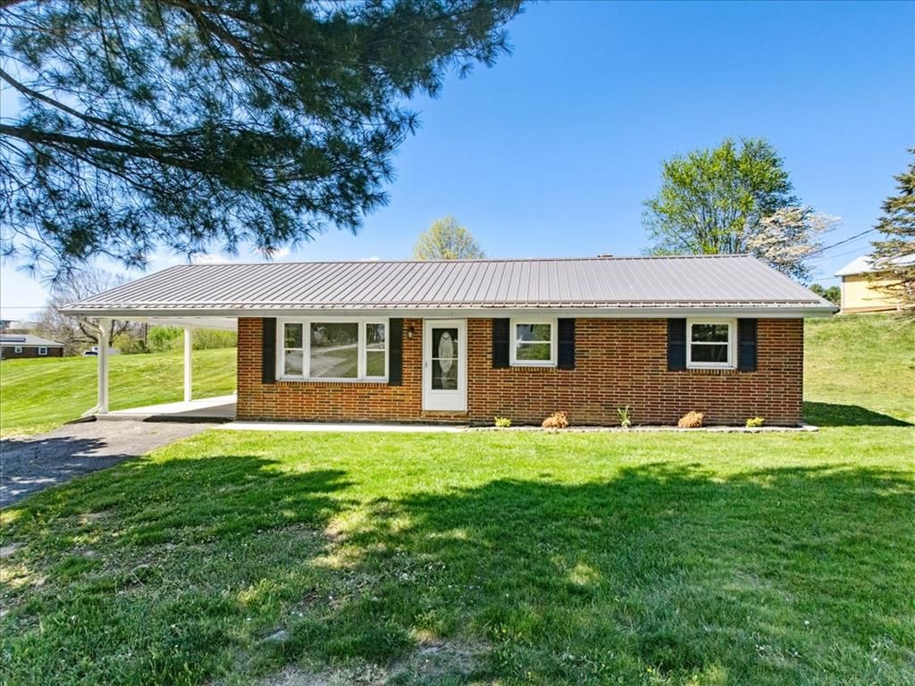 Photo of 311 Chinquapin Avenue, Rural Retreat, VA 24368 (MLS # 109691)