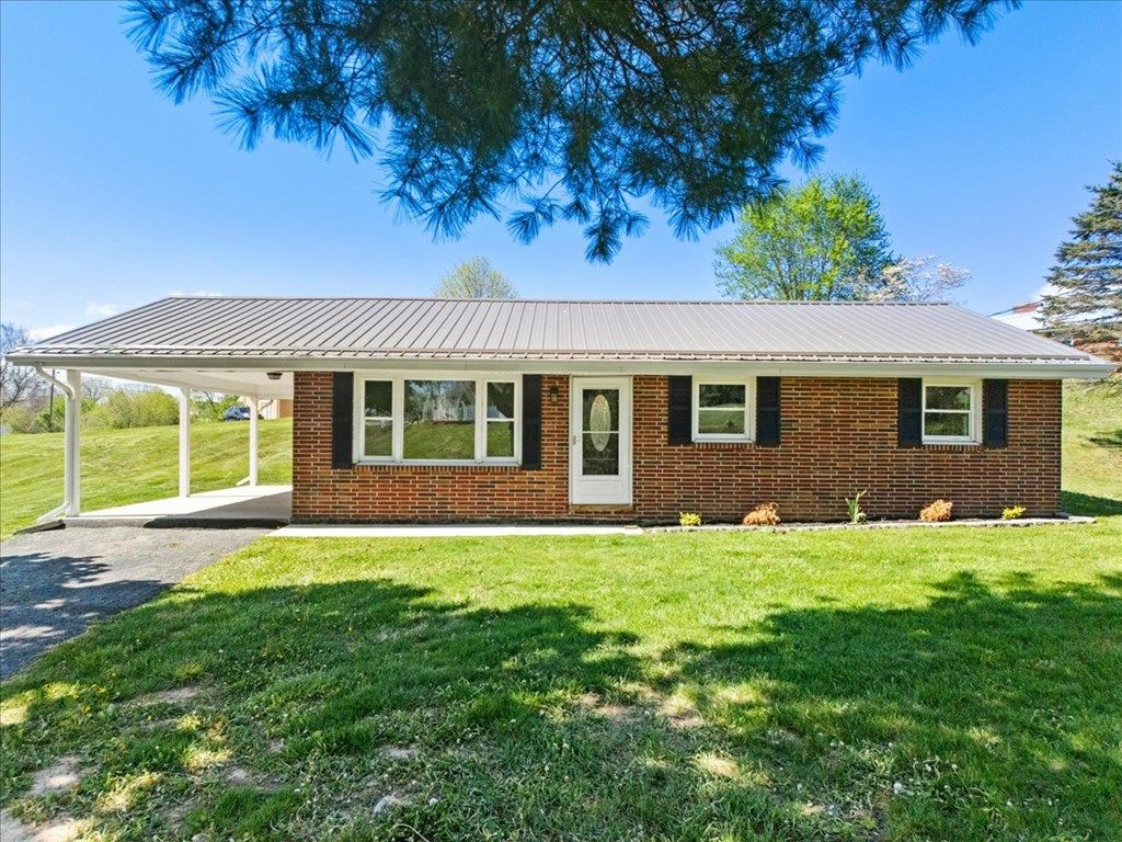 Photo of 311 Chinquapin Avenue, Rural Retreat, VA 24368 (MLS # 109691)