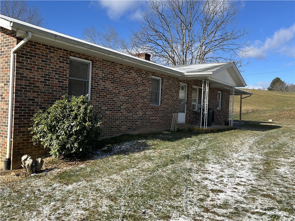 Photo of 20734 Campground Rd, Bristol, VA 24202 (MLS # 104405)