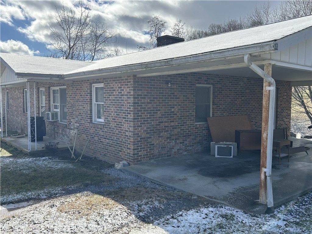 Photo of 20734 Campground Rd, Bristol, VA 24202 (MLS # 104405)