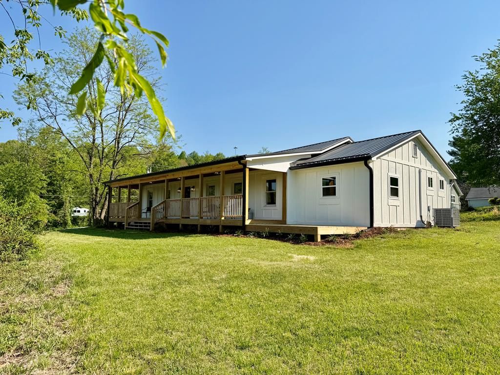 Photo of 509 Island Road, Bristol, VA 24201 (MLS # 109852)