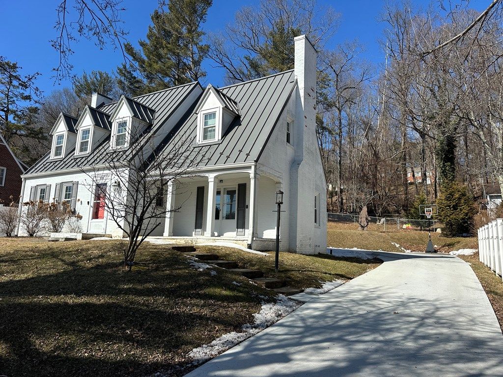 Photo of 934 W Stuart Dr, Galax, VA 24333 (MLS # 105855)