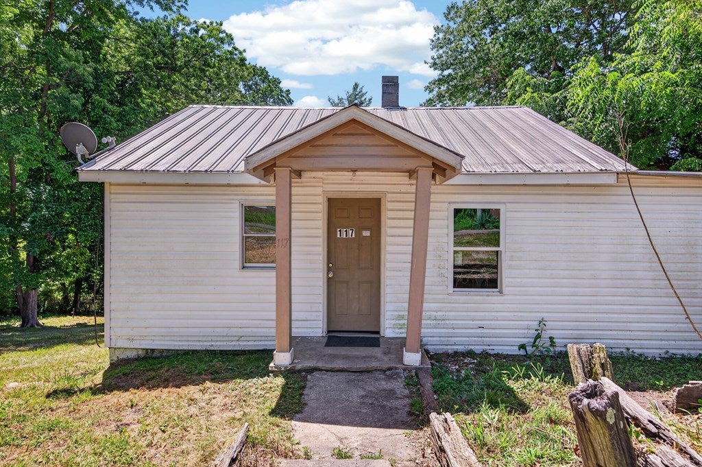 Photo of 117 Wilson Ave, Galax, VA 24333 (MLS # 110874)