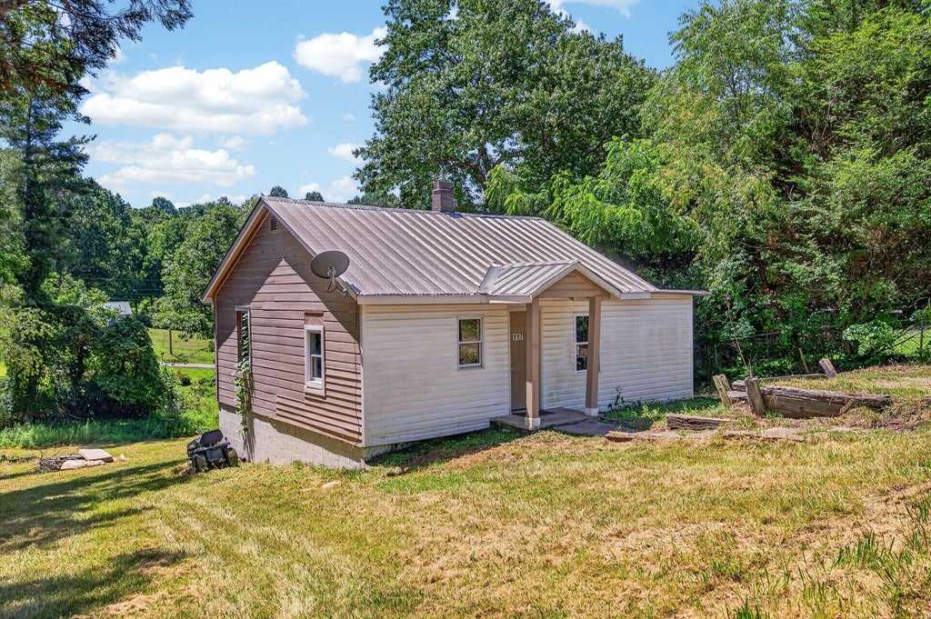Photo of 117 Wilson Ave, Galax, VA 24333 (MLS # 110874)