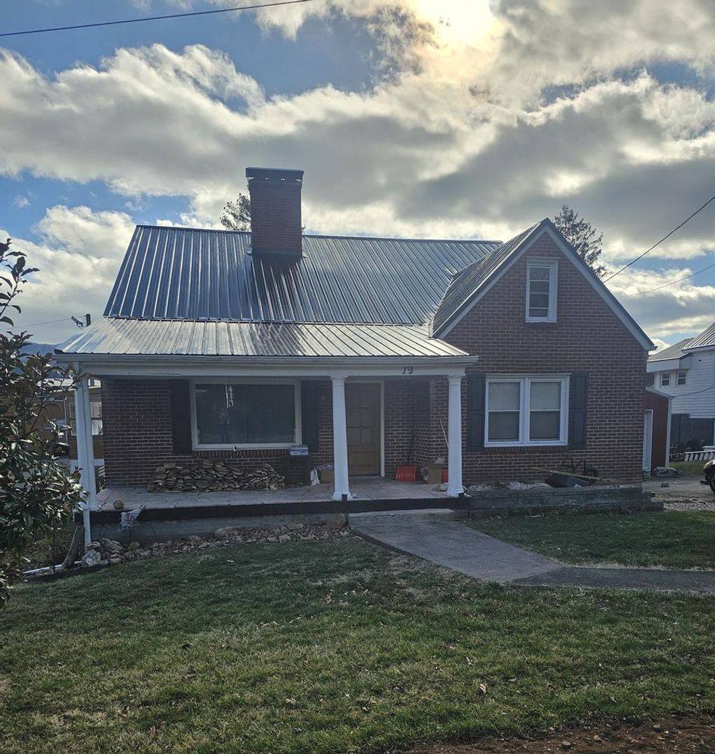 Photo of 19 West Banner St, Lebanon, VA 24266 (MLS # 104608)