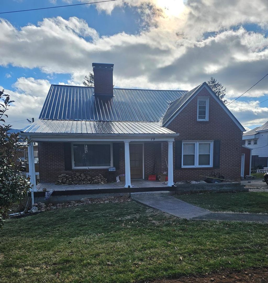 Photo of 19 West Banner St, Lebanon, VA 24266 (MLS # 104608)