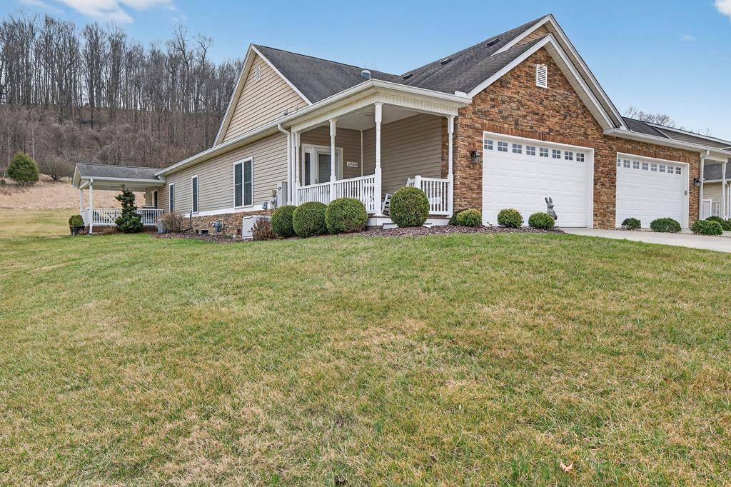 Photo of 11500 Meadowood Drive, Bristol, VA 24202 (MLS # 105926)