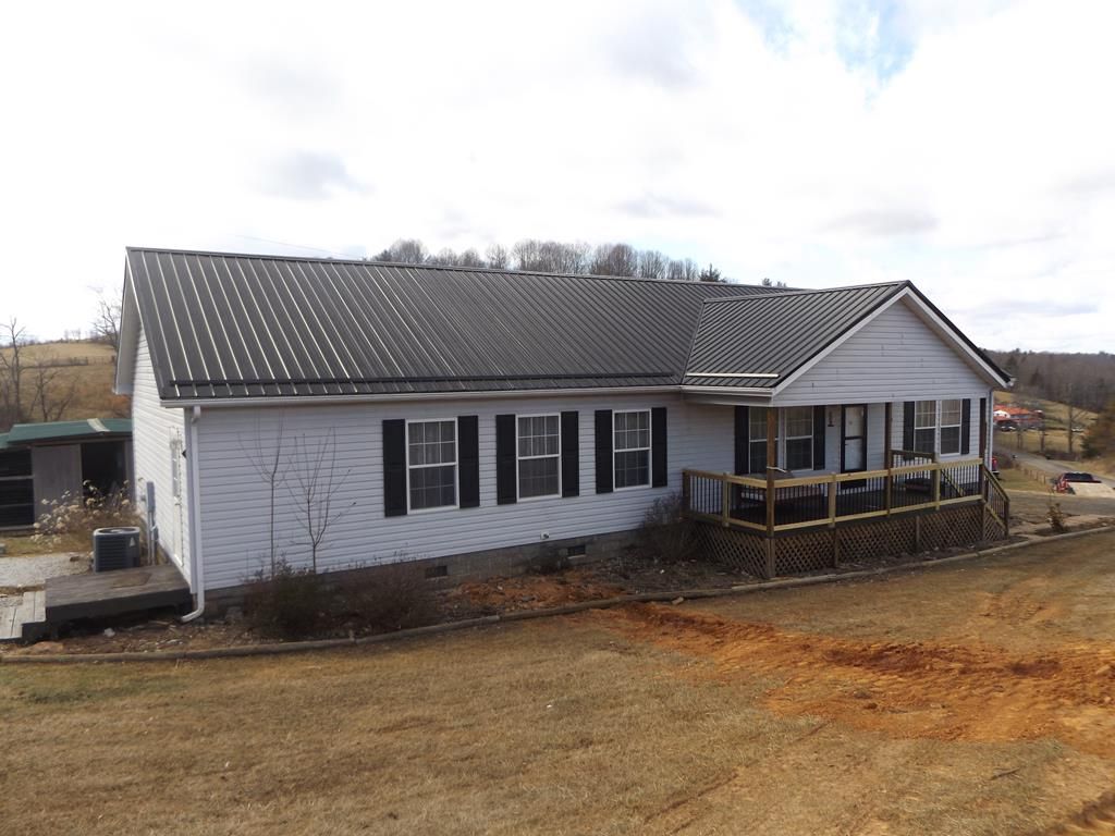 Photo of 921 Whitetown Rd, Hillsville, VA 24343 (MLS # 104458)