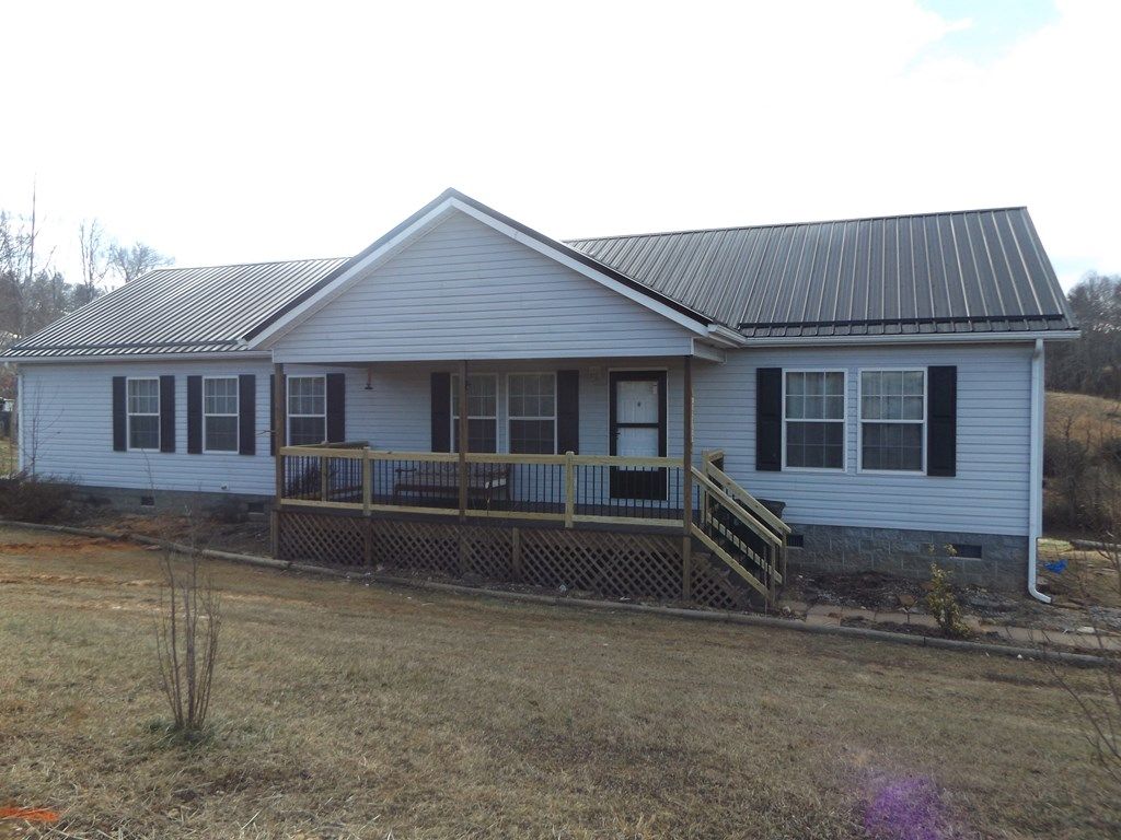 Photo of 921 Whitetown Rd, Hillsville, VA 24343 (MLS # 104458)