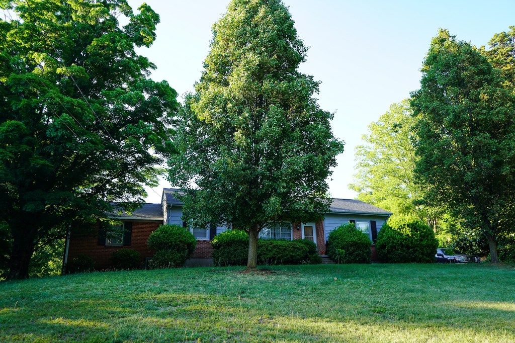 Photo of 906 Childress Drive, Martinsville, VA 24112 (MLS # 110354)
