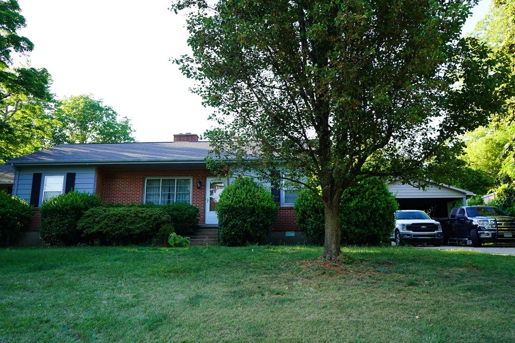 Photo of 906 Childress Drive, Martinsville, VA 24112 (MLS # 110354)