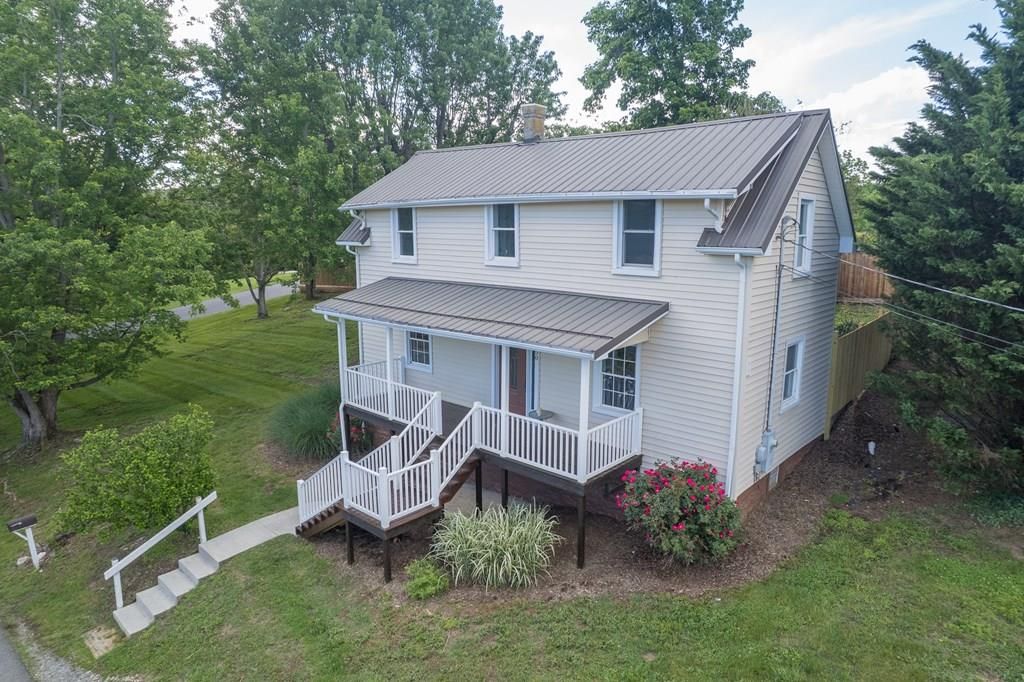 Photo of 350 W Jackson Street, Wytheville, VA 24382 (MLS # 110322)