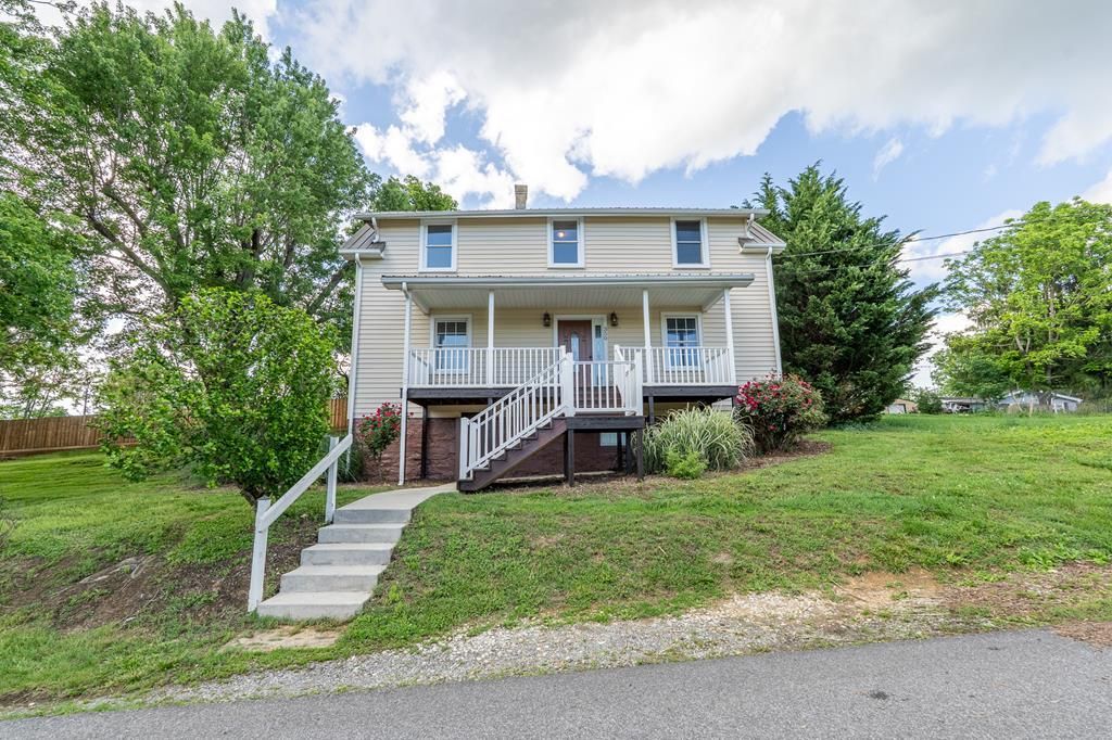 Photo of 350 W Jackson Street, Wytheville, VA 24382 (MLS # 110322)