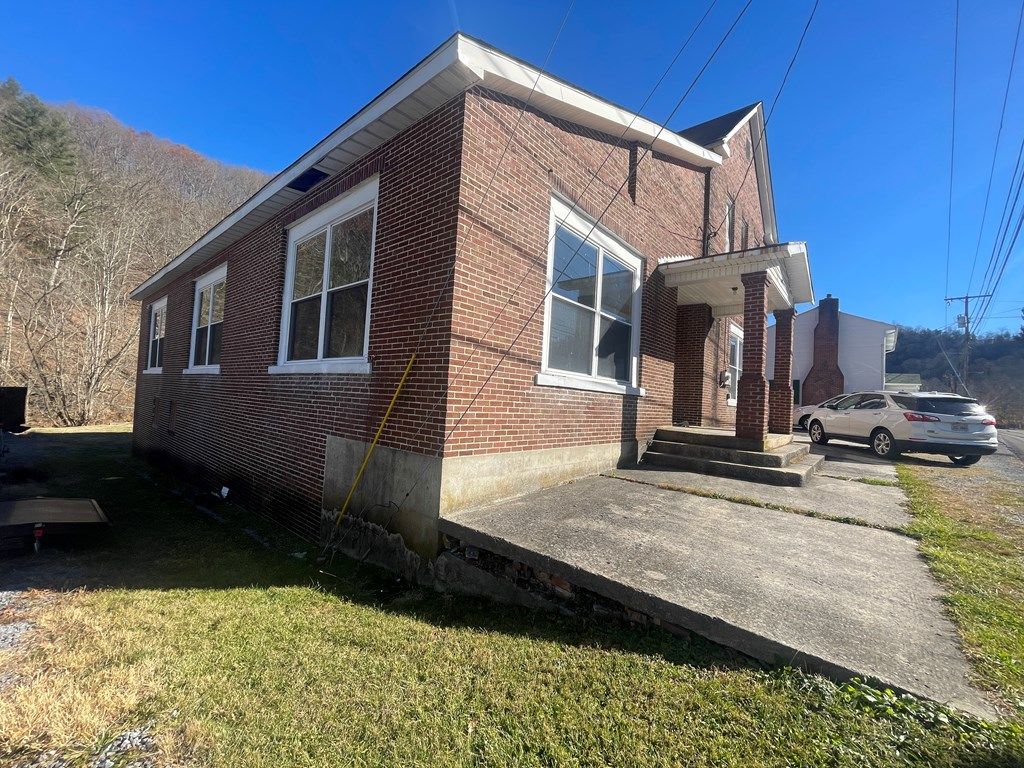 Photo of 201 Old Kentucky Tpke, Cedar Bluff, VA 24609 (MLS # 104205)