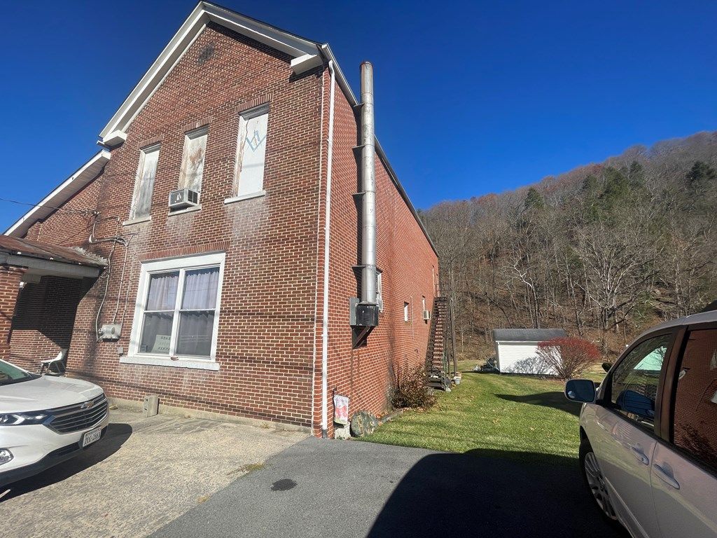 Photo of 201 Old Kentucky Tpke, Cedar Bluff, VA 24609 (MLS # 104205)