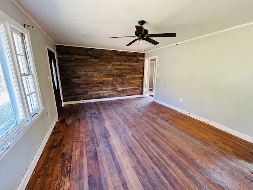 Photo of 403 Poplar St, Galax, VA 24333 (MLS # 104727)